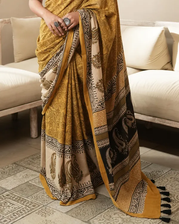 Mustard_Cotton_Paisley_Border_Print_Mulmul_Saree_For_Women